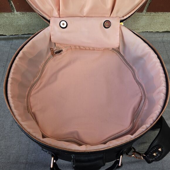 Chic Black Round Travel Bag - Picture 11 of 15